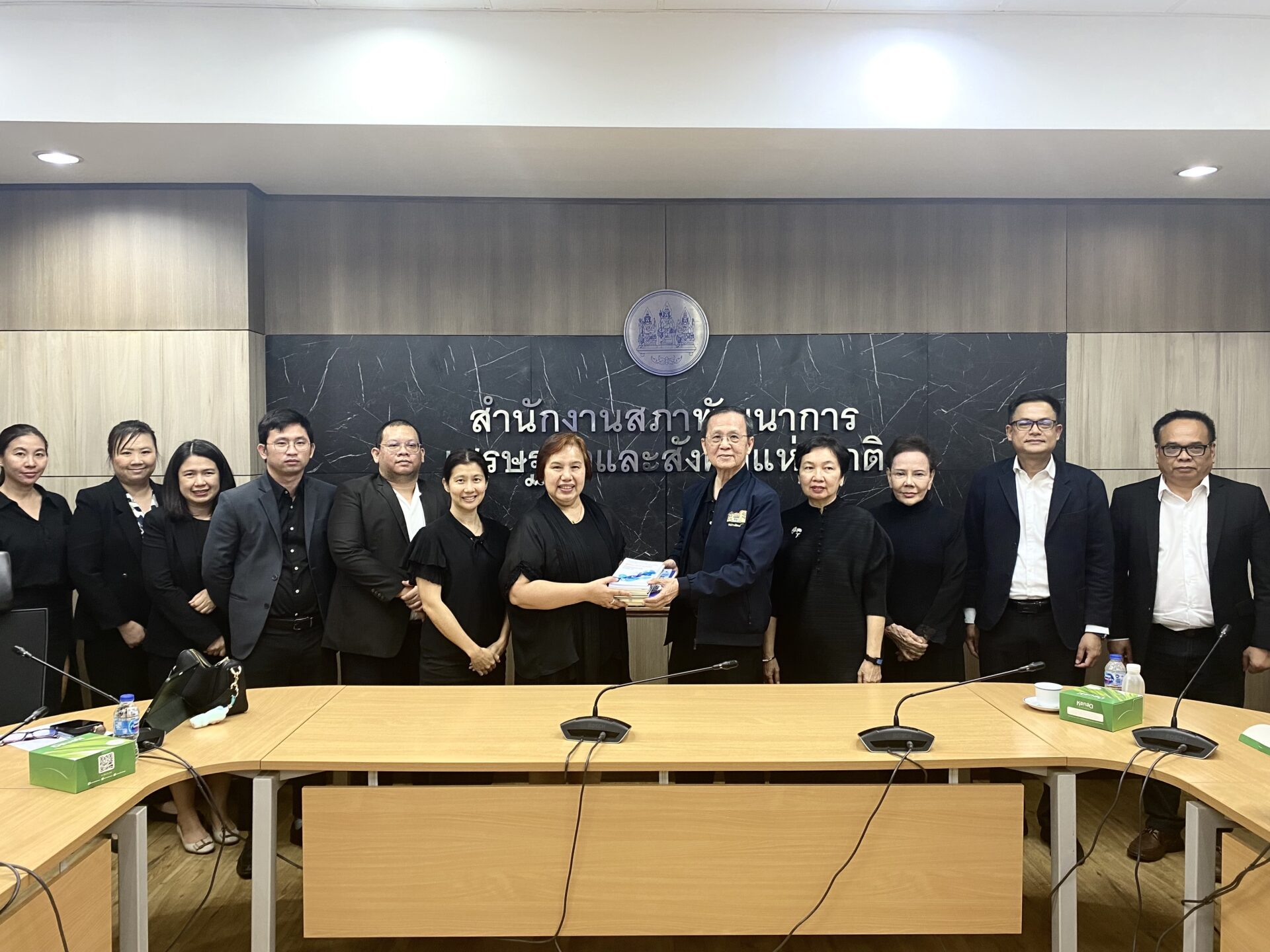 สภาพัฒน์ร่วมกับ บพท. หารือแนวทางต่อยอดงานวิจัยสู่นโยบายแก้ไขความยากจน และขับเคลื่อนเศรษฐกิจฐานราก