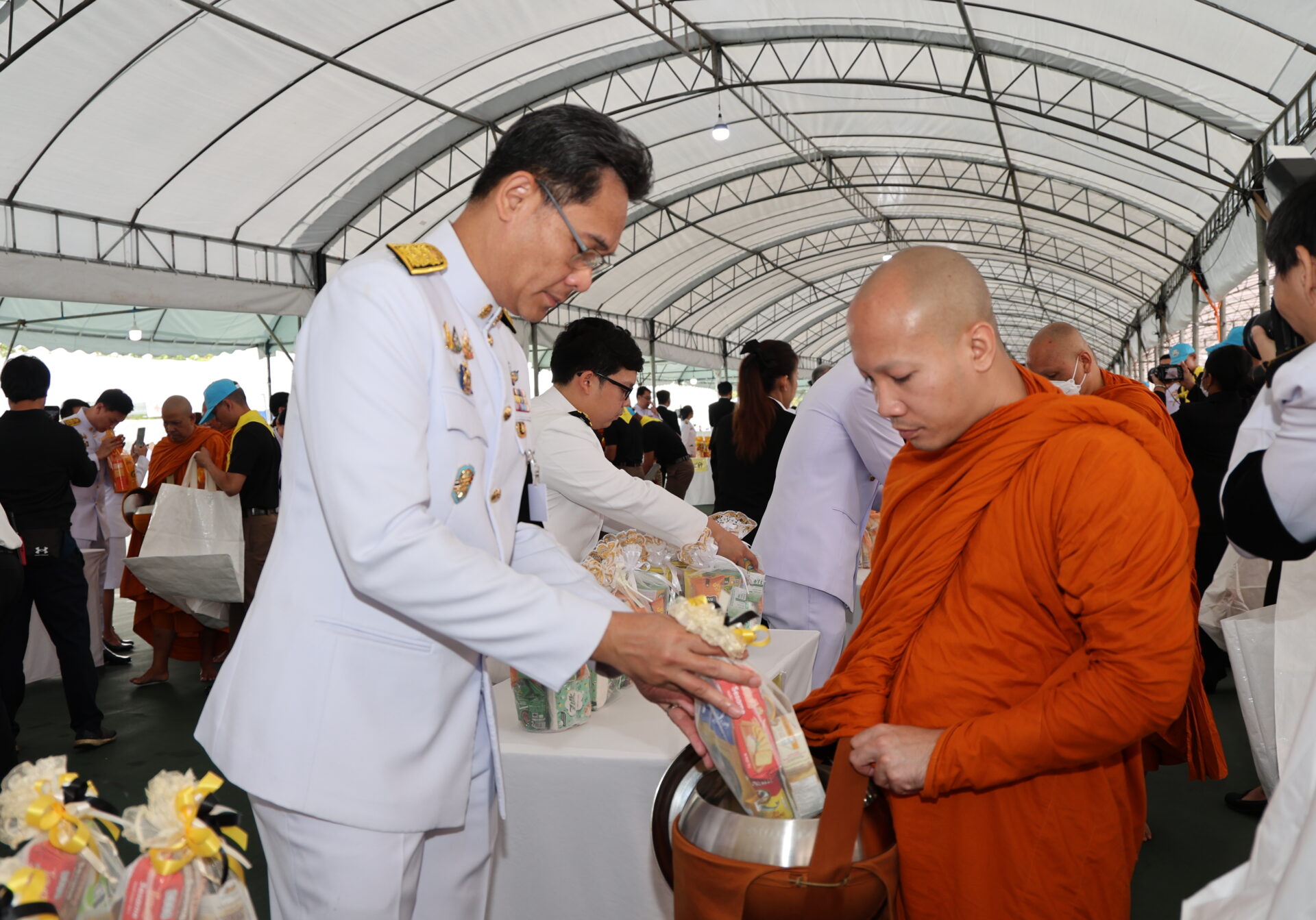 เลขาธิการ สศช. ร่วมบำเพ็ญกุศลและนำคณะผู้บริหารและเจ้าหน้าที่ วางพานพุ่มน้อมรำลึกในพระมหากรุณาธิคุณ “วันพ่อแห่งชาติ” 5 ธันวาคม 2568