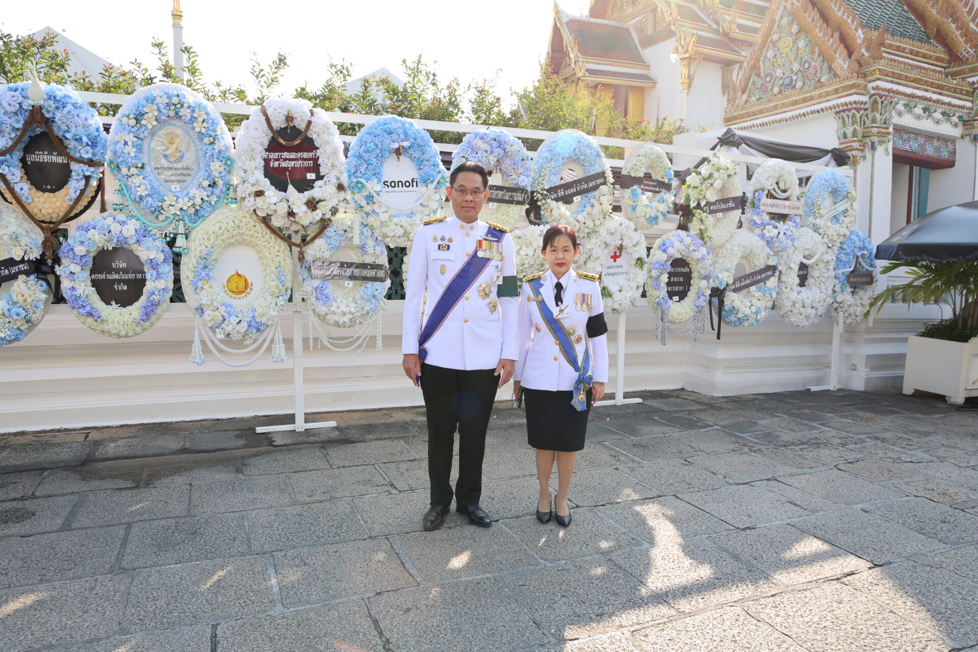 ผู้บริหาร สศช. ร่วมเฝ้าฯ รับเสด็จ ในการพระราชพิธีบำเพ็ญพระราชกุศลสตมวาร ถวายภัตตาหารเพลและสดับปกรณ์ ถวายพระบรมศพ สมเด็จพระบรมราชชนนีพันปีหลวง