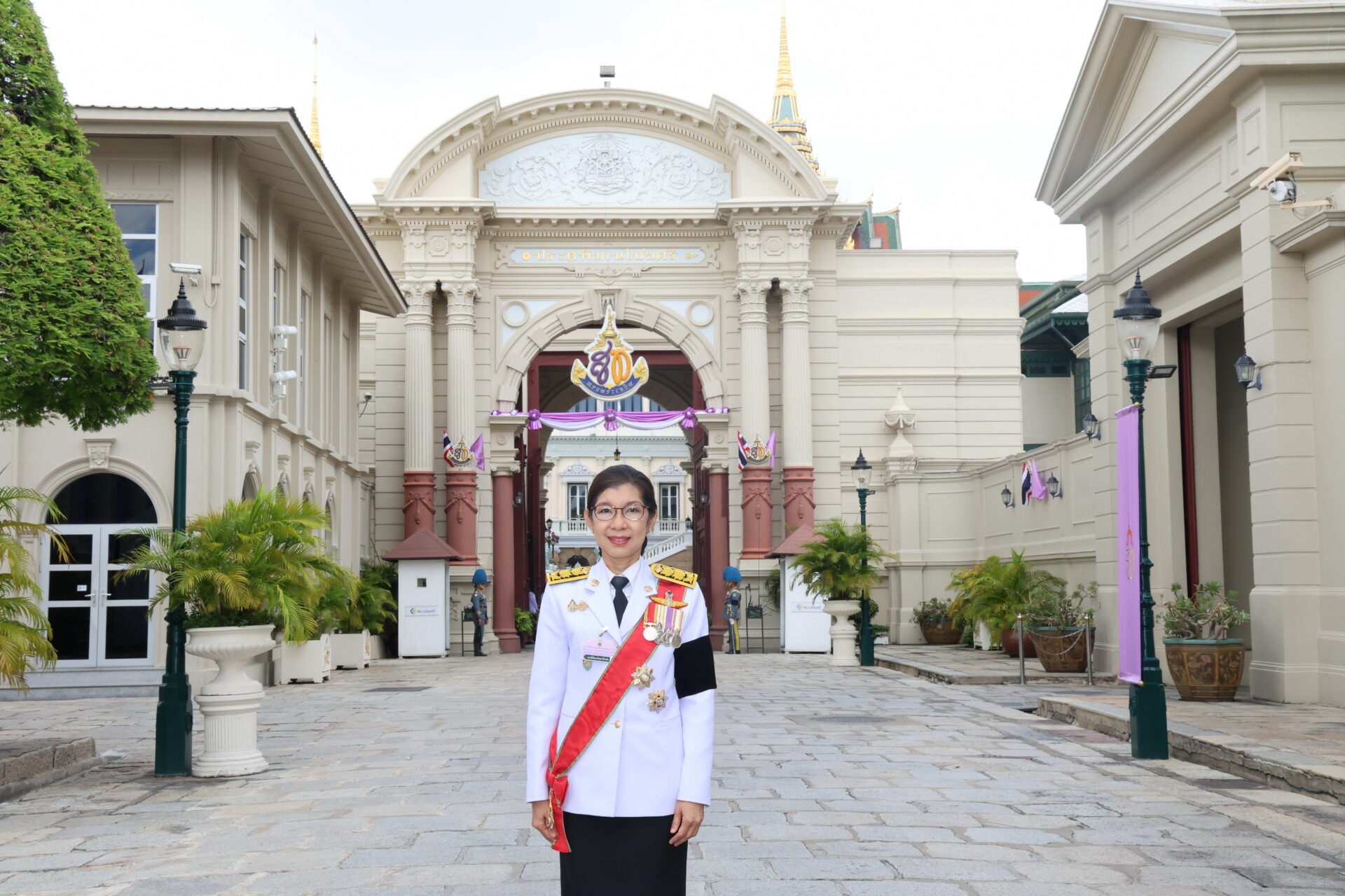 ผู้บริหารสภาพัฒน์ เข้าเฝ้าฯ รับเสด็จ เนื่องในพระราชพิธีมหามงคลเฉลิมพระชนมพรรษา 4 รอบ สมเด็จพระนางเจ้าฯ พระบรมราชินี