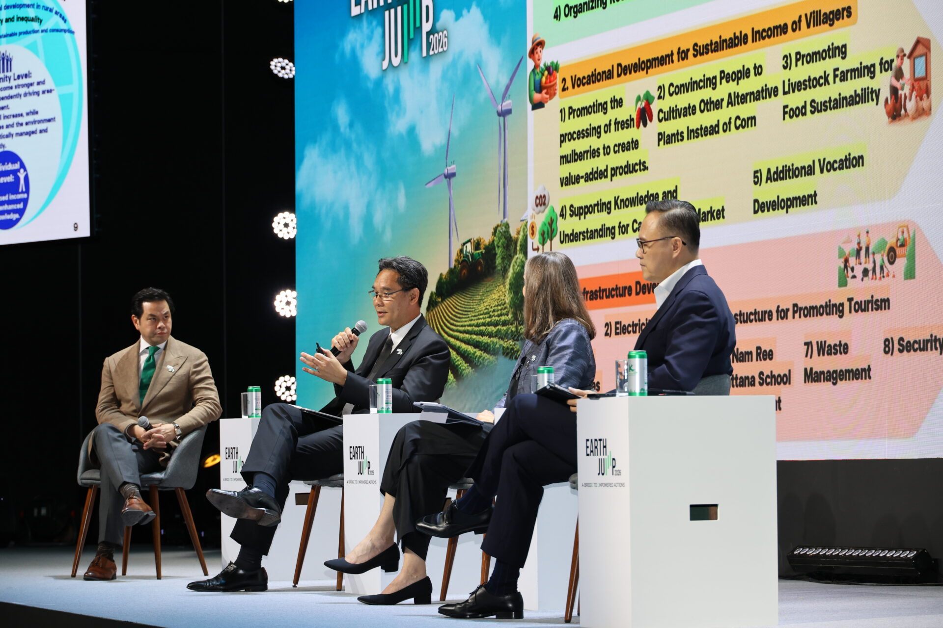 เลขาธิการสภาพัฒน์เข้าร่วมแลกเปลี่ยนความเห็นในงาน “EARTH JUMP 2026: A BRIDGE TO EMPOWERED ACTIONS”