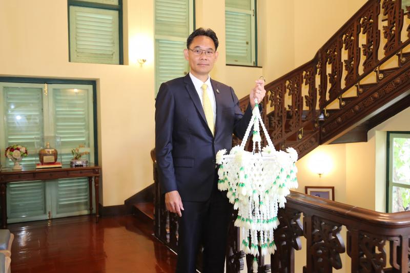 สภาพัฒน์ร่วมจัดโคมตราไปจุดเป็นพุทธบูชา โดยเสด็จพระราชกุศลเนื่องในพระราชพิธีทรงบำเพ็ญพระราชกุศลวิสาขบูชา